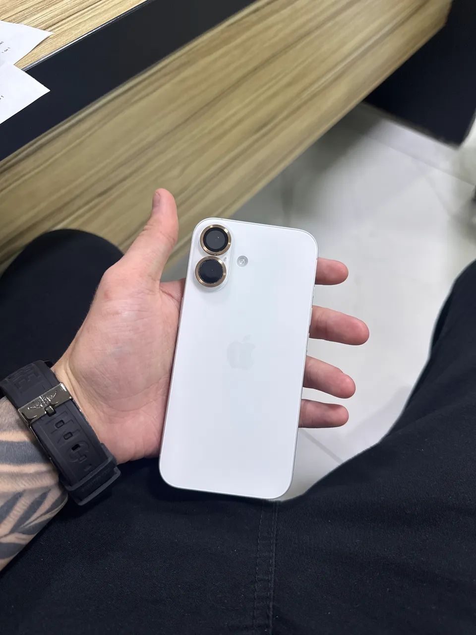 IPHONE 16 
