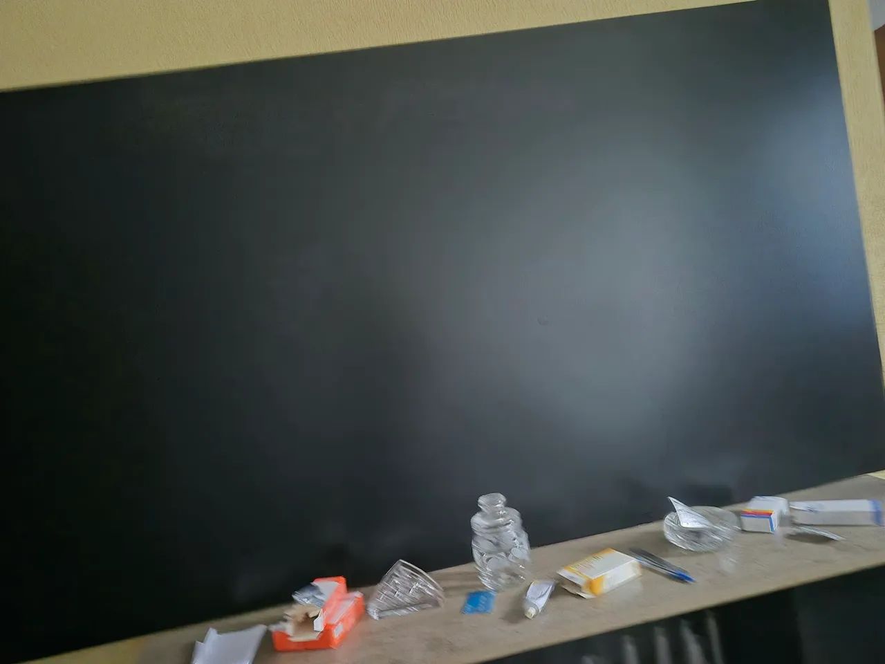 Um painel para televisão 62 polegadas 