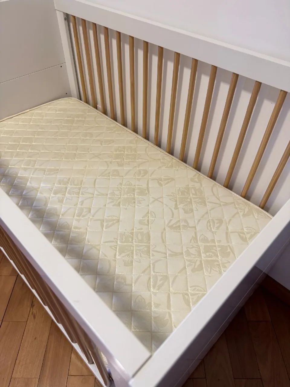 Berço Cozy - Branco Com Carvalho Malva (berço que vira mini cama) - Foto 6
