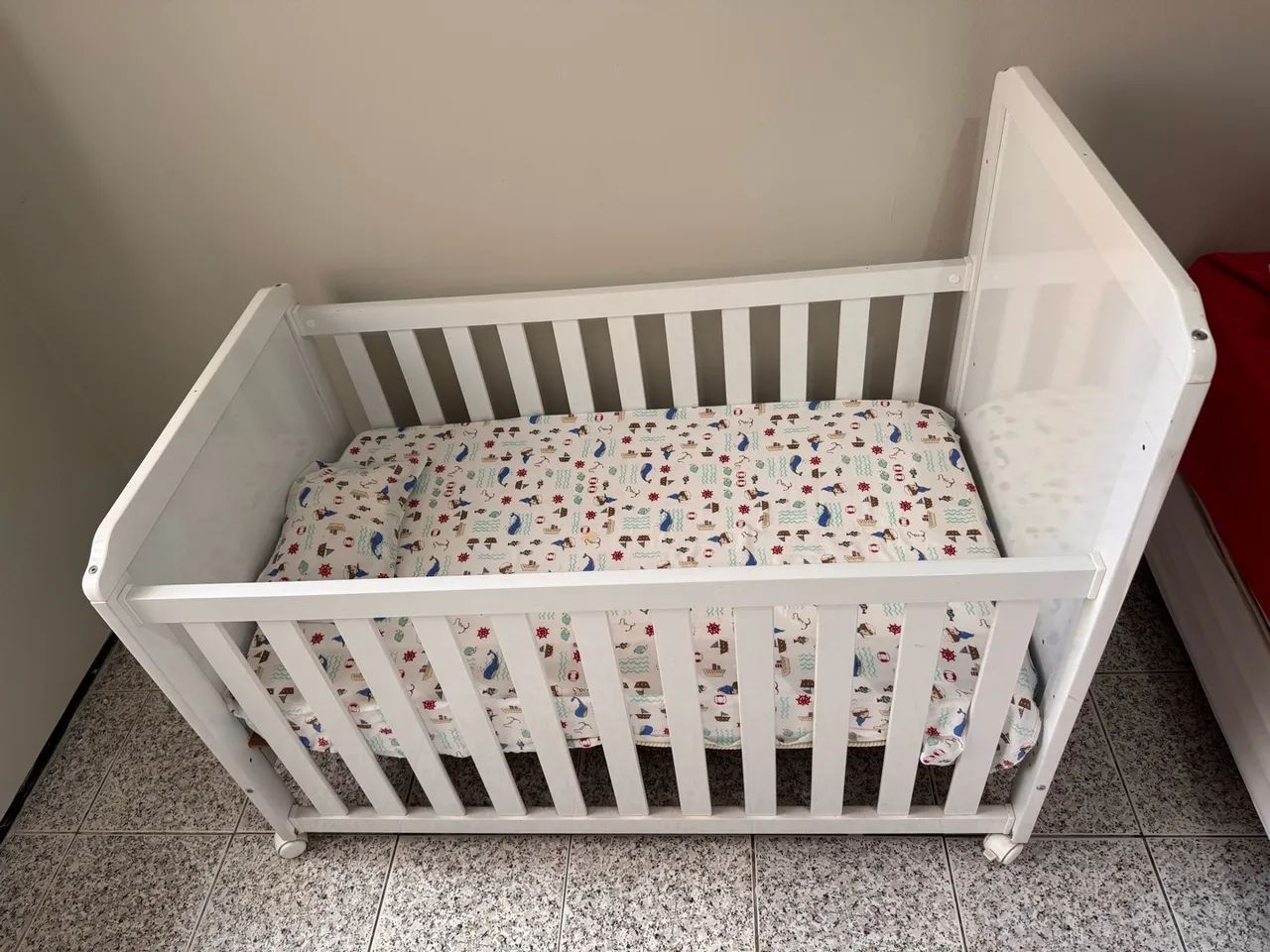 BERÇO EM PERFEITO ESTADO - POUQUÍSSIMO USO 