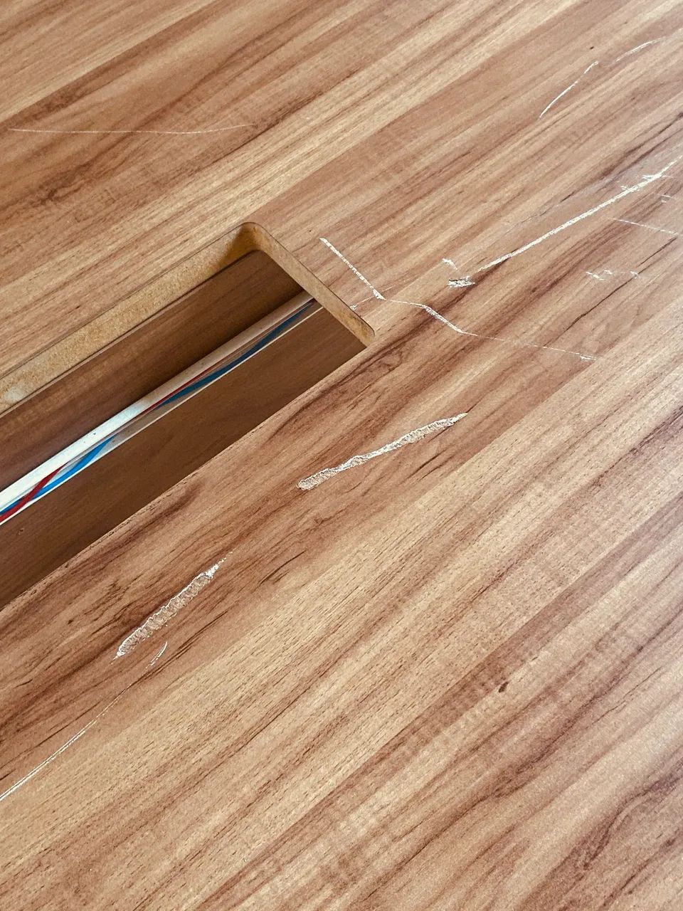 Mesa escritório 2,00 X 1,20  com tomadas - Foto 5
