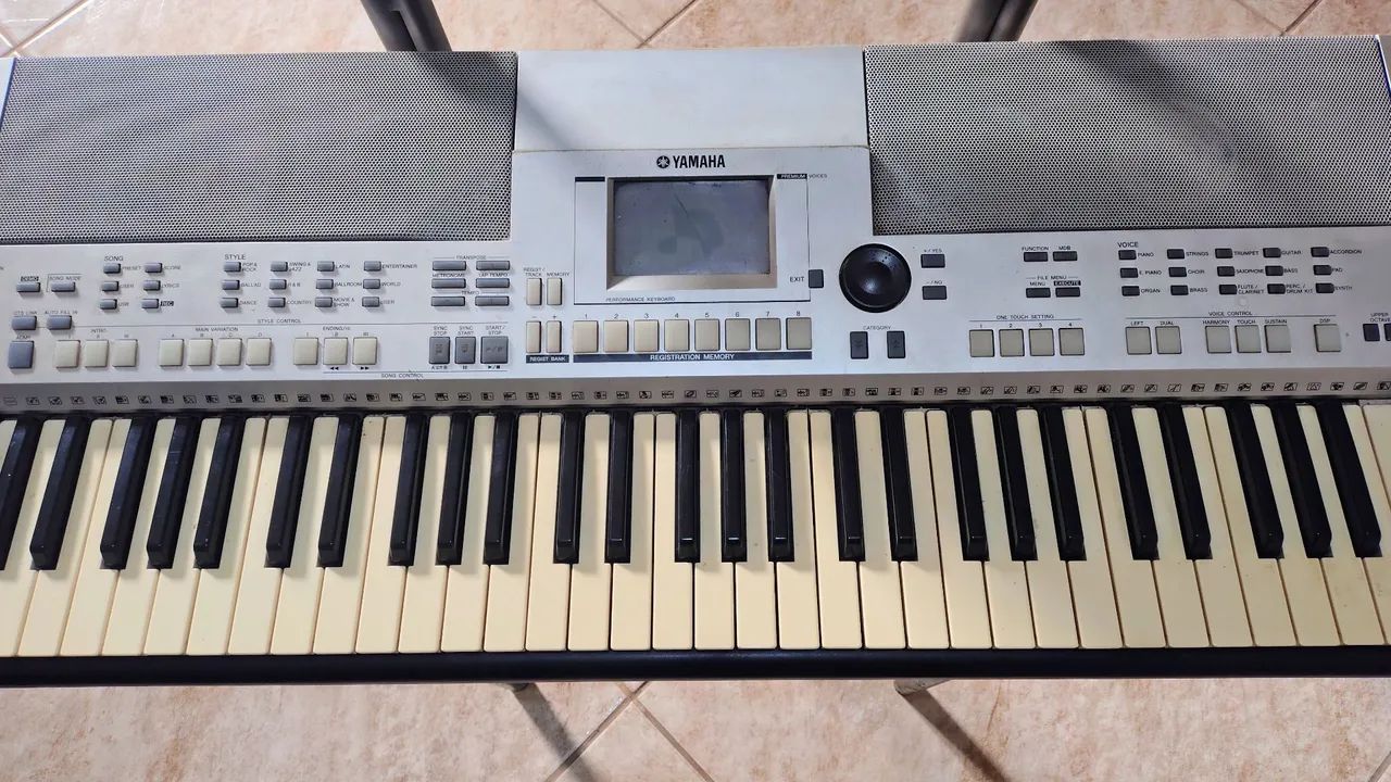 Vendo teclado Yamaha psr 500 - Foto 2