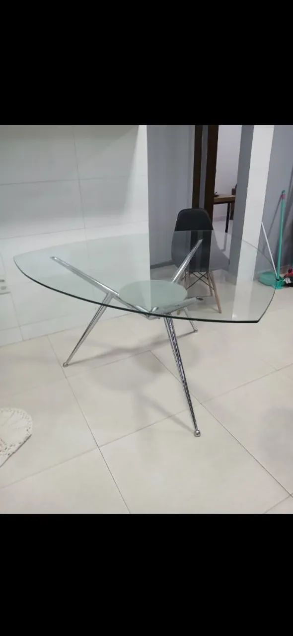 Mesa com Base de Vidro grosso e pés  em aço  Inox  - Foto 2