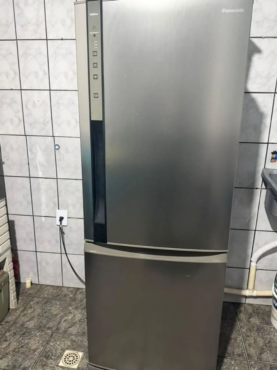 Geladeira com freezer invertido 