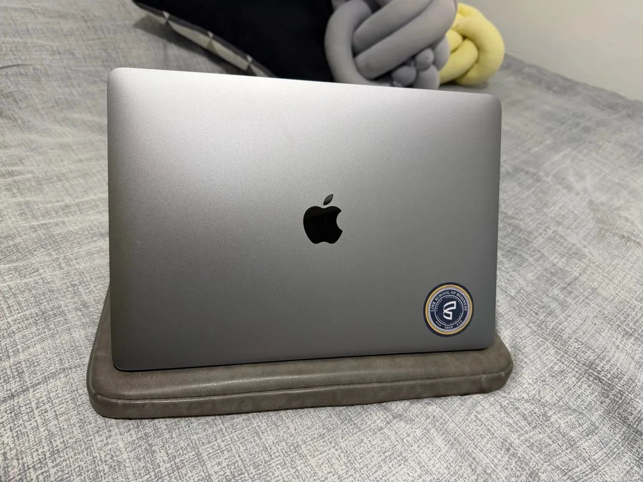 Macbook Pro M2 8GB Ram SSD 512GB touchbar - Foto 5