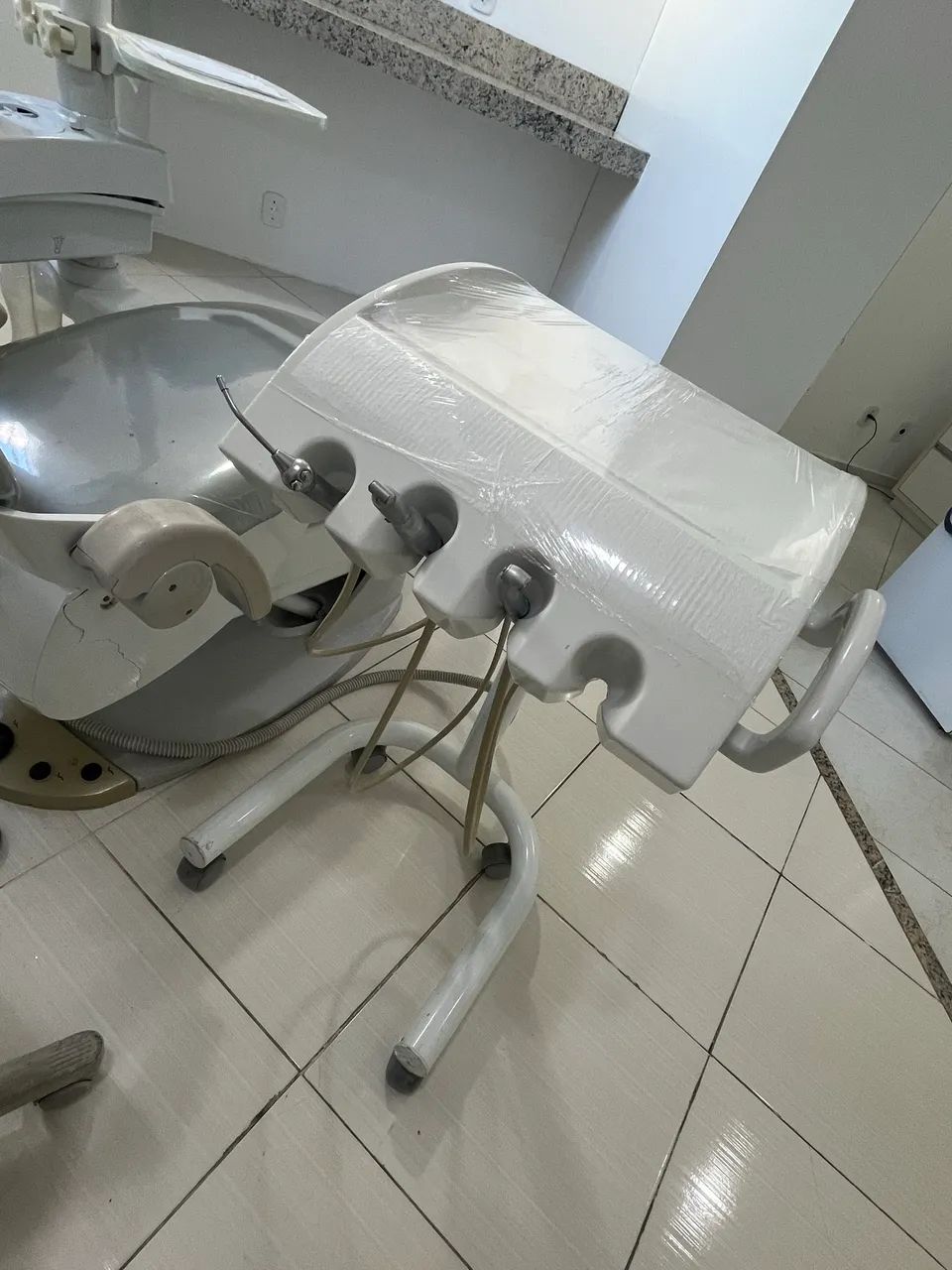 Cadeira Odontológica com mochos  - Foto 2