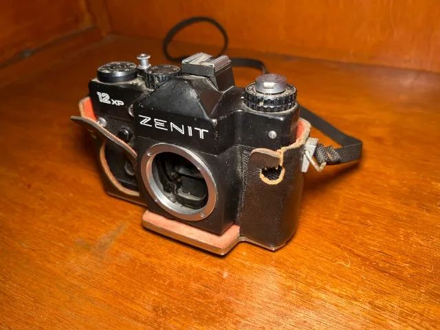 Câmera Analógica Zenit 12XP Temporizador funcionando e Case de Couro - Sem Lente -RELÍQUIA - Foto 3