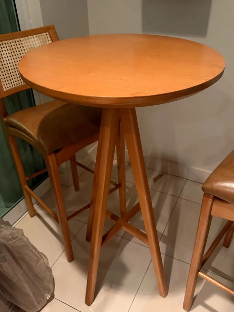 Mesa alta com 2 banquetas  - Foto 3