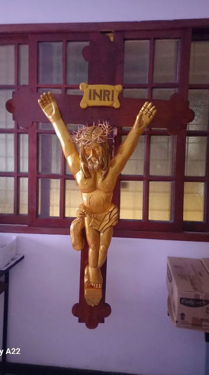 CRUCIFIXO EM MADEIRA - Foto 4