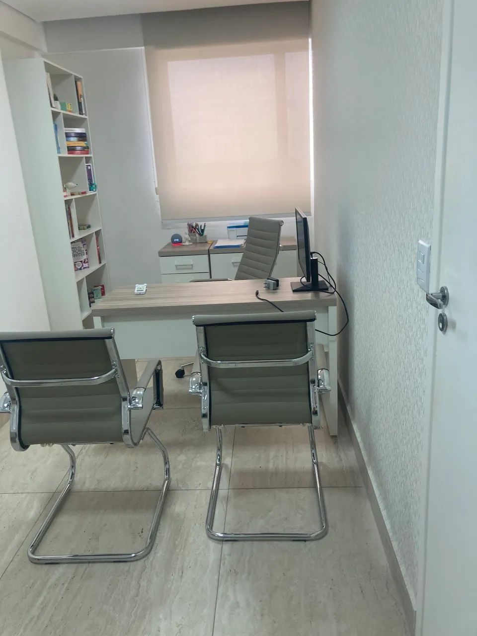 Aluga excelente sala no Edifício Dubai ao lado do Tauste Campolim 
