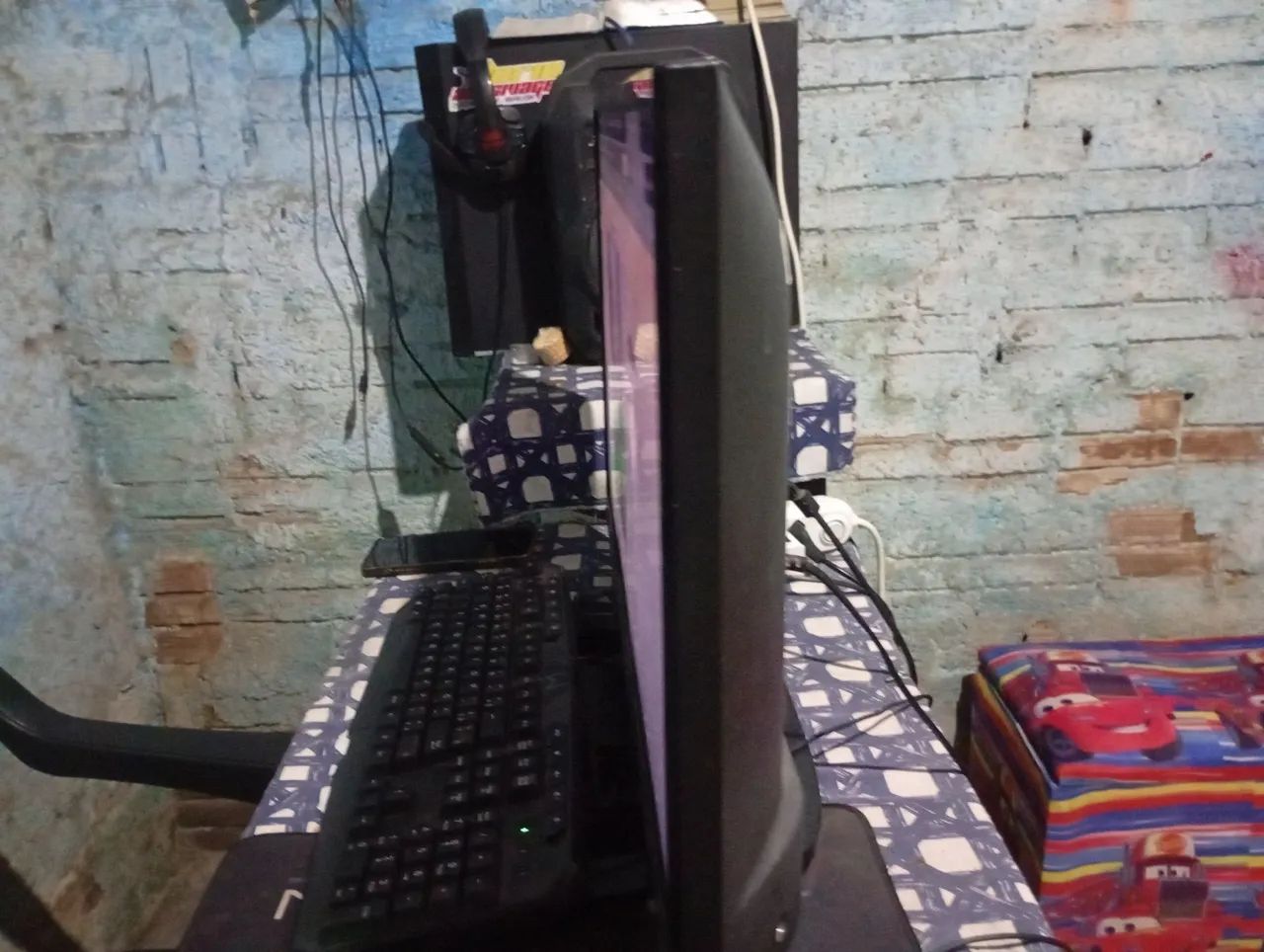 Televisão de 30 boa