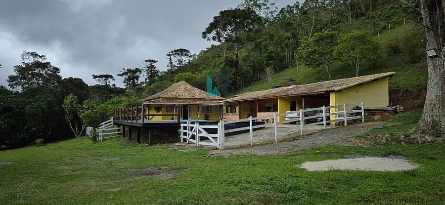CHÁCARA FORMADA COM LAGOS/ CÓRREGO EM SILVEIRAS-SP