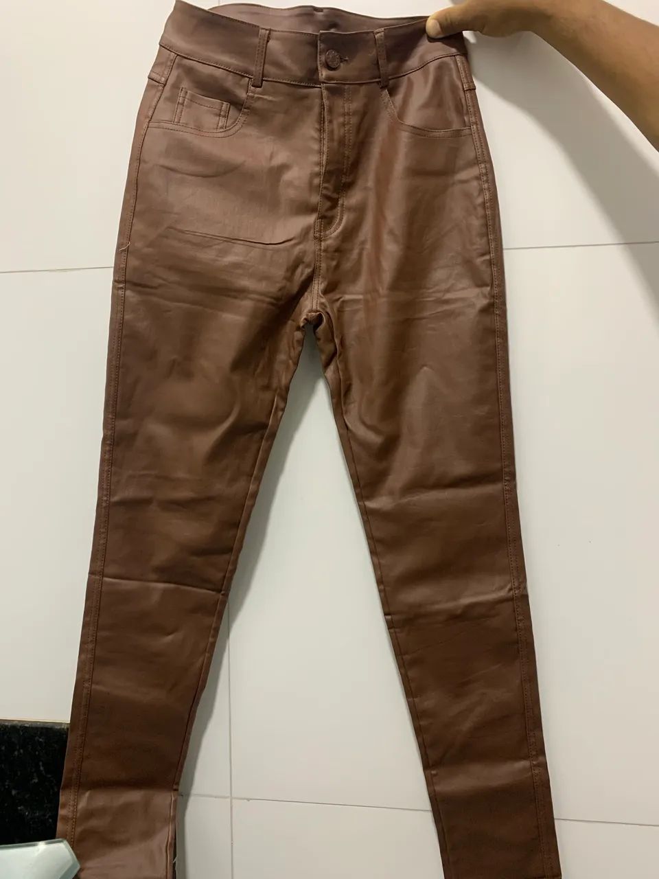 Calça de Courino 