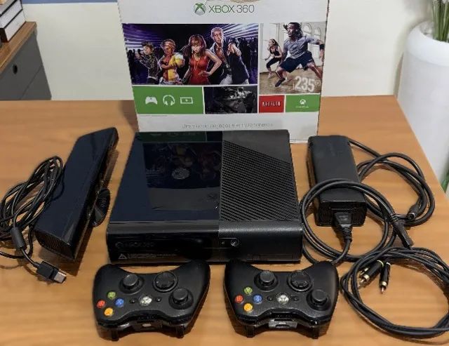 Xbox 360 Super Slim com Kinect e 2 controles