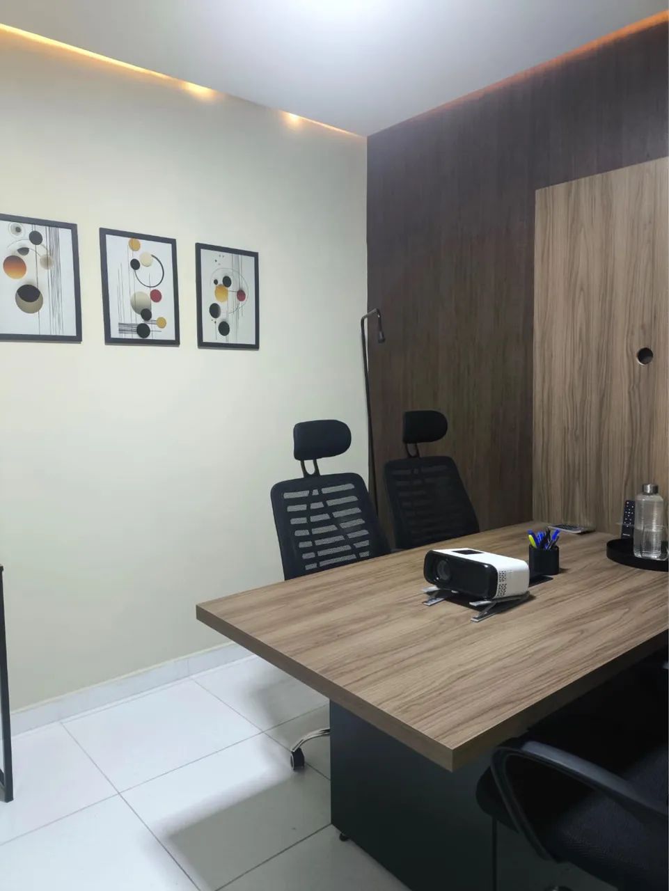 Mesa de reunião com painel  - Foto 2