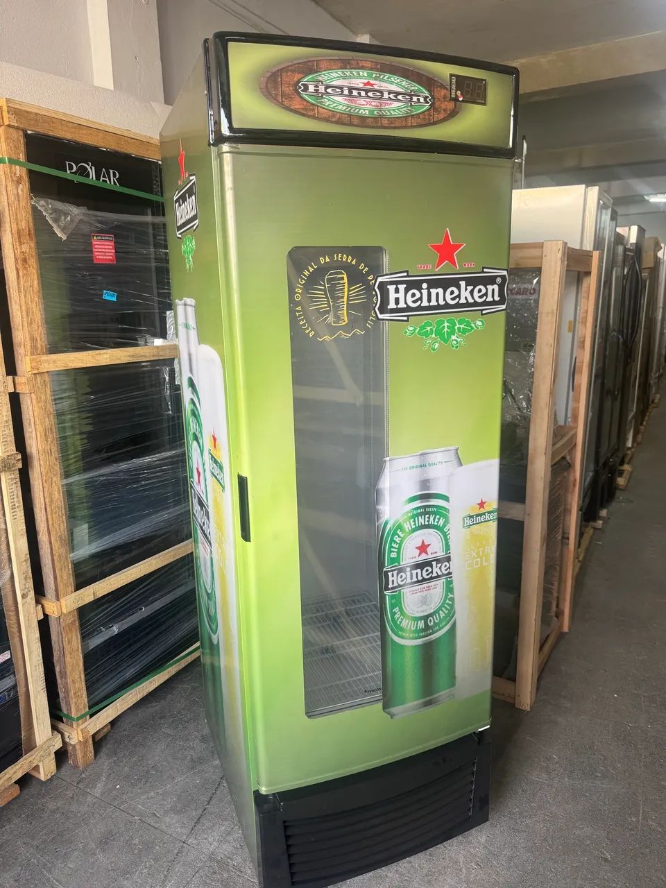 Cervejeira porta cega com Vidro 570 litros 