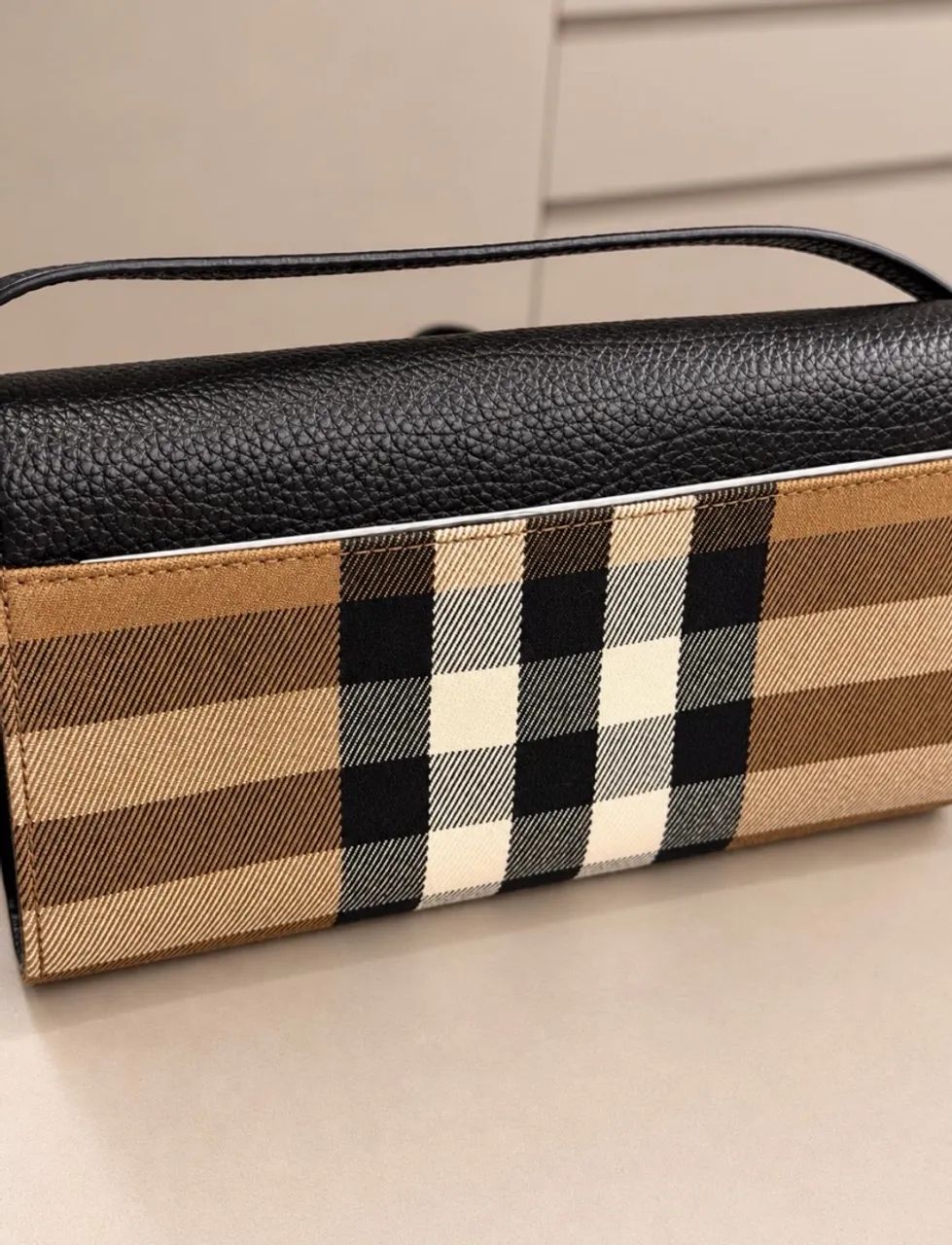  Burberry  - Foto 2