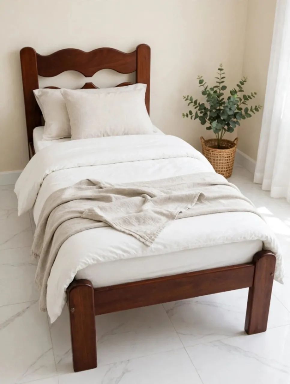 Vendo cama de solteiro de madeira (não e MDF)