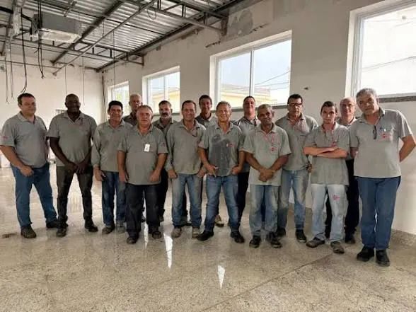 Carpinteiros e Equipes Construções Reformas Consertos e Manutenção 