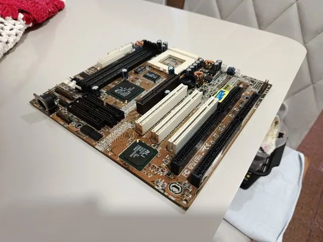 Placa Mãe Asus P5A-B Super Socket 7 AT com AGP - não da video - Foto 2