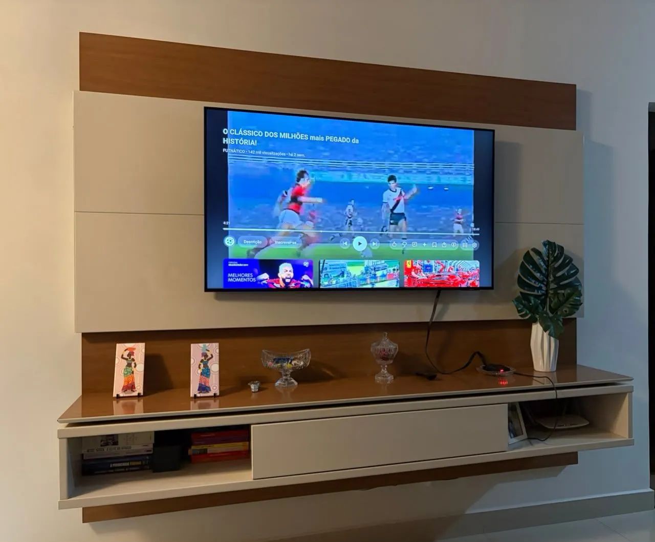 Vend painel de tv. Para TV de 60 polegadas.