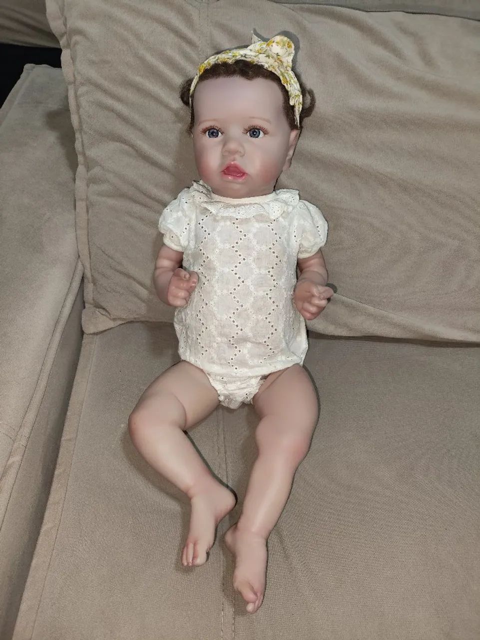 Bebê Reborn Menina - Usada e Bem Conservada - Foto 5