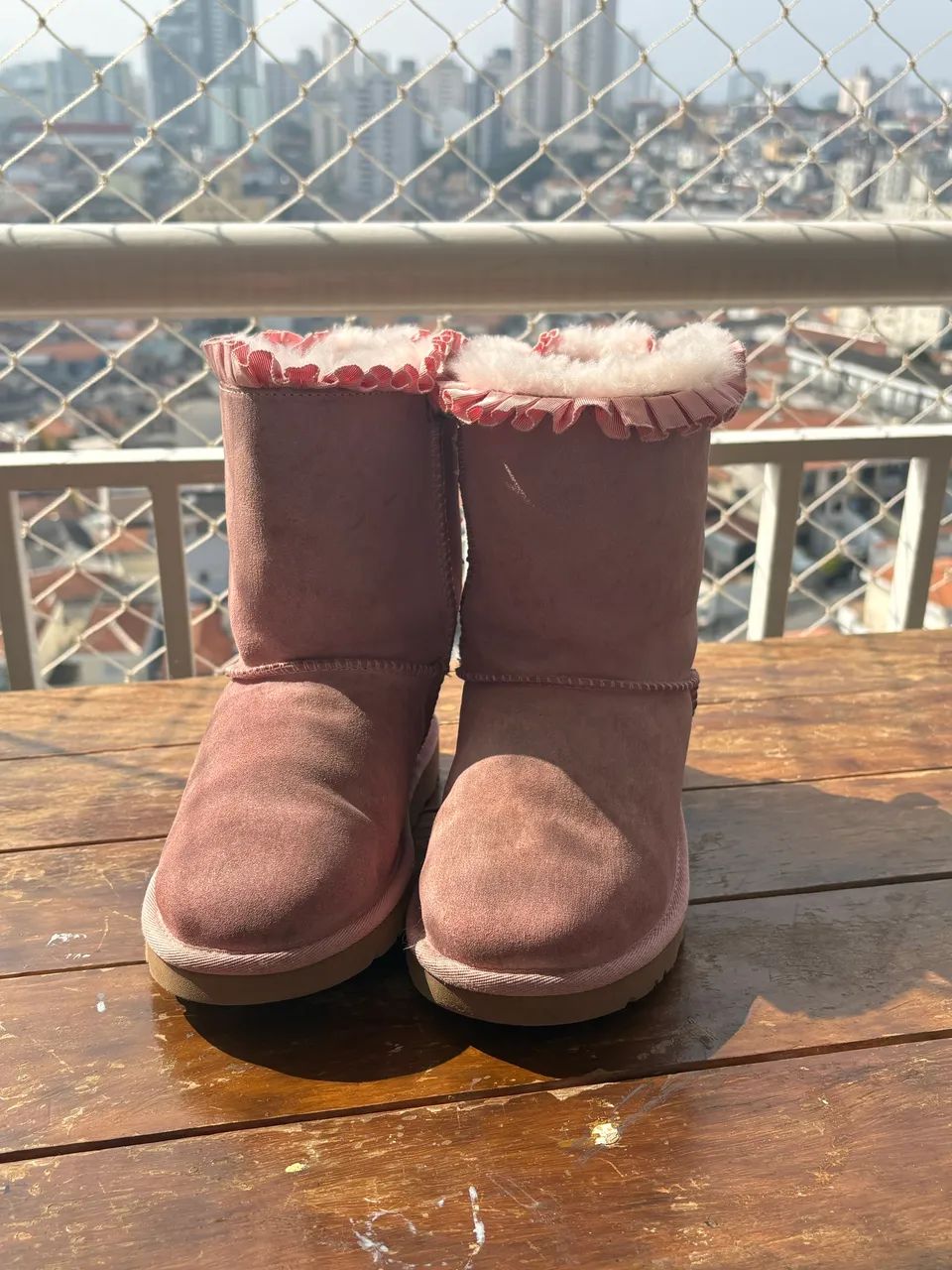 Bota UGG rosa de laço  - Foto 3