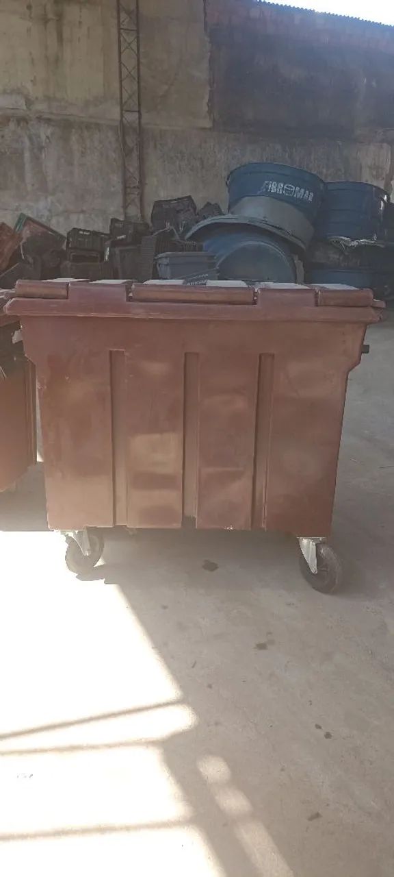 Lixeiraa usadas e novas438562286428508164