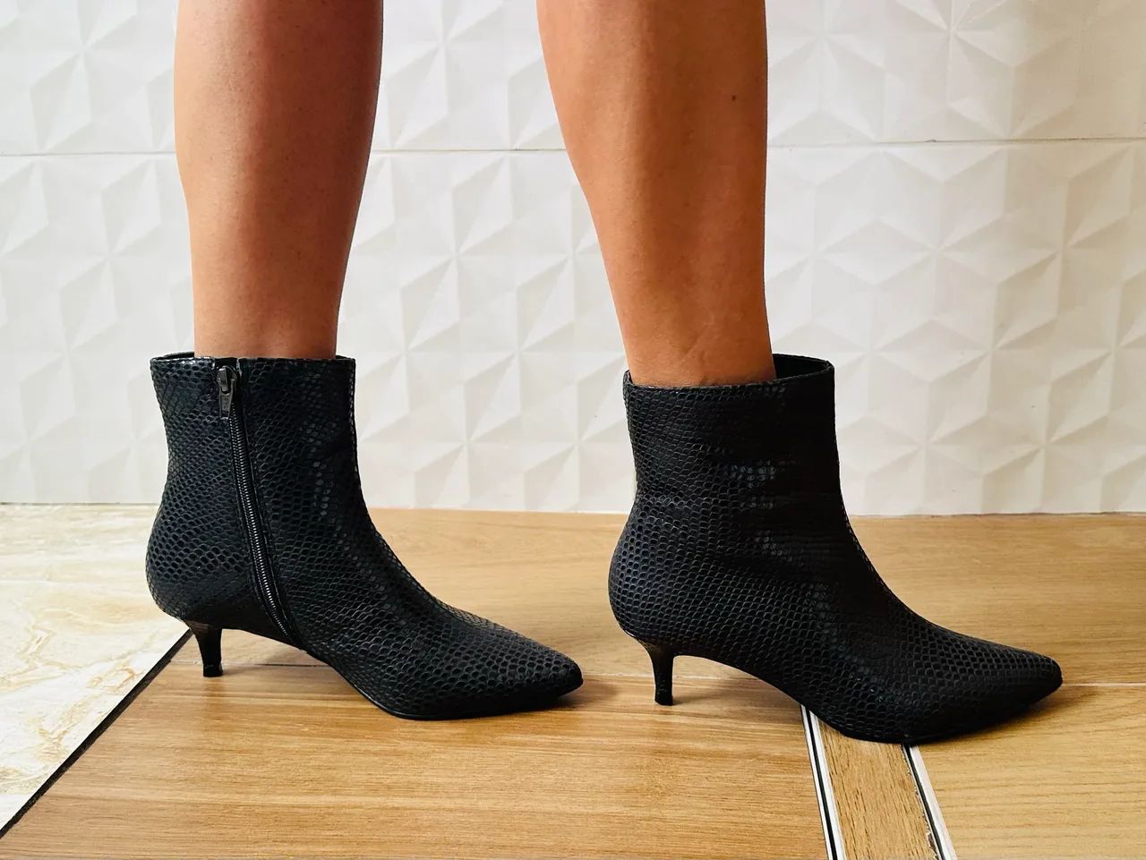 Bota feminina Preta em couro  - Foto 3