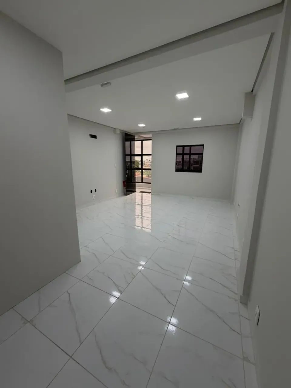 Alugo Sala Comercial com 30m2 na Spazzio Center. - Foto 2