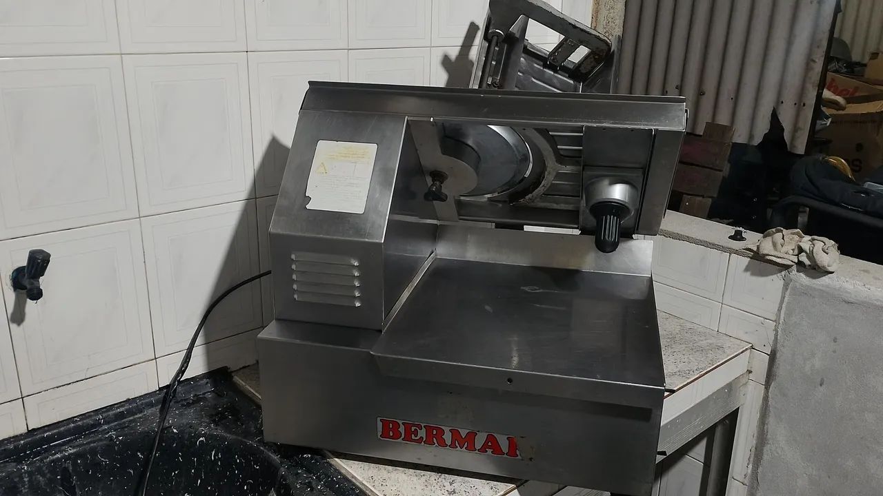 Fatiadora de frios automática 