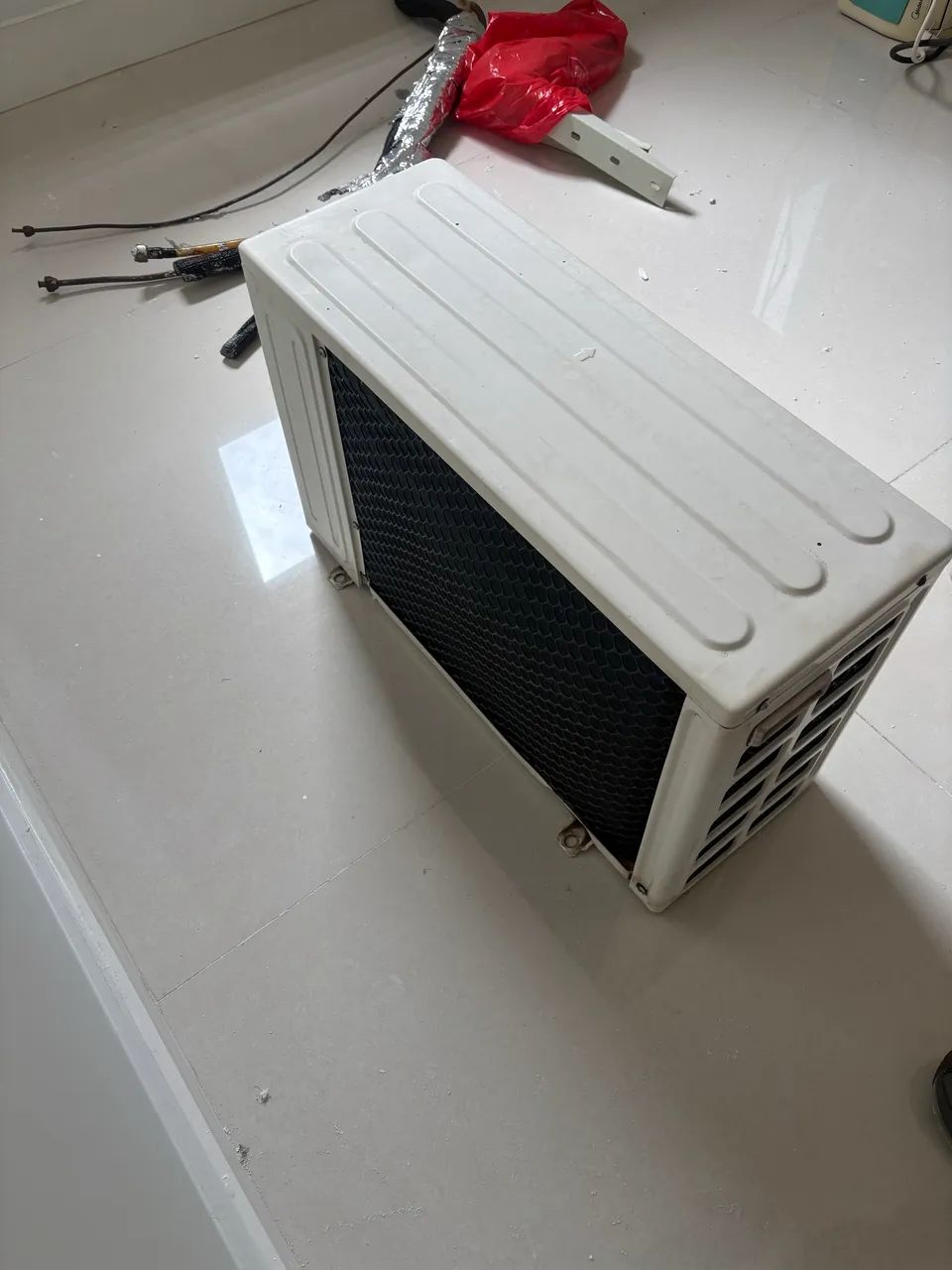 Ar Condicionado Midea 9.000btus, quente e frio , em ótimo funcionamento com suporte. - Foto 4