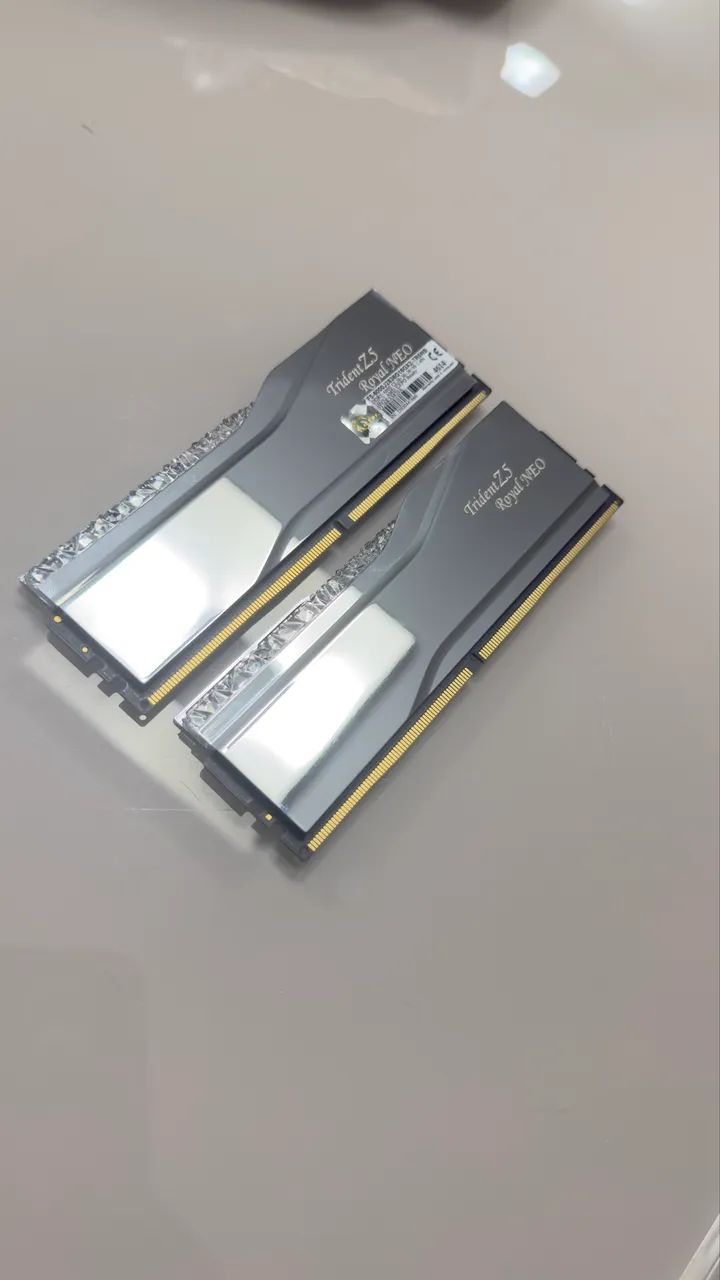 MEMÓRIA GSKILL TRIDENT Z5 ROYAL NEO RGB DDR5 6000 2x16GB CL28