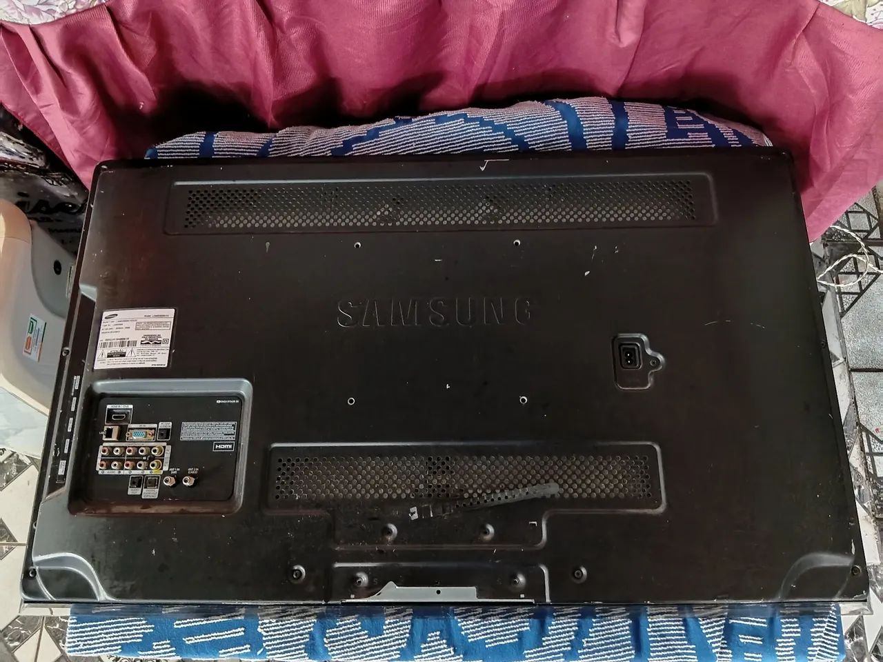 TV Samsung 40 Polegadas LN40D550K1GXZD com tela trincada! Está ligando. - Foto 4
