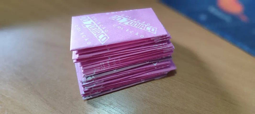 Álbum De Figurinhas Cavaleiros Do Zodíaco Anos 90 - Foto 2