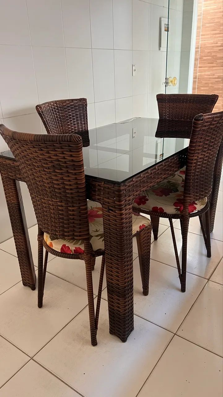 Mesa com 4 cadeiras vime  - Foto 3