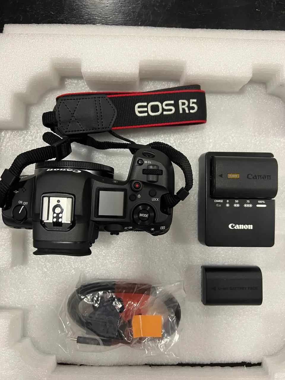 Canon Eos R5 completa com baixa contagem