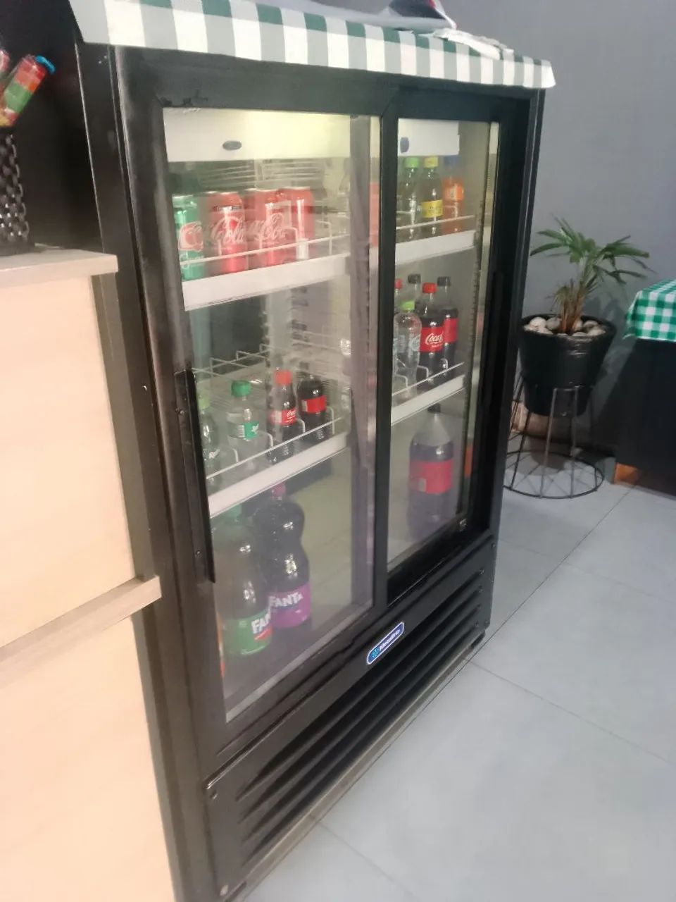Vendo freezer expositora 410 lts.