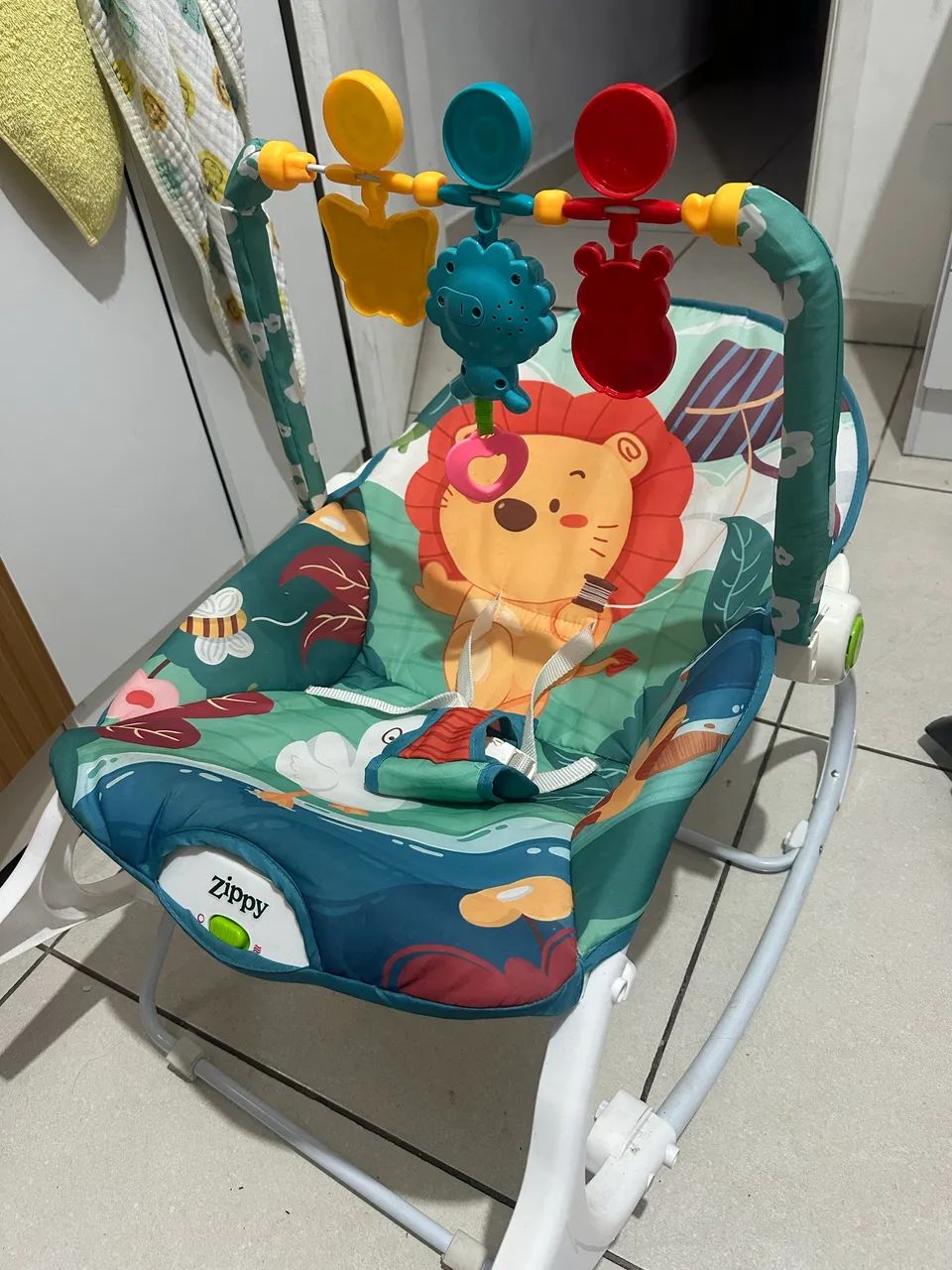 Cadeirinha musical bebê 