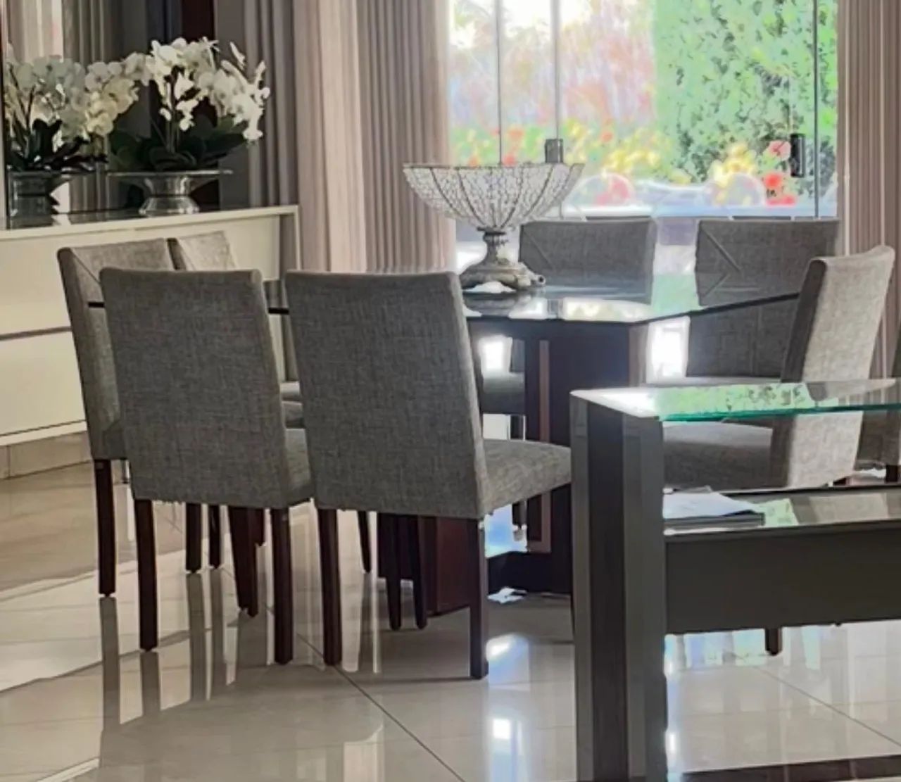 Mesa com 8 cadeiras - Aceita contraproposta