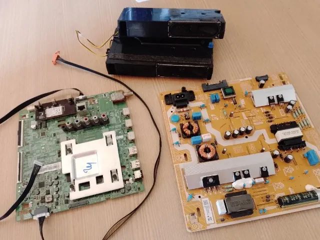 2 Placas de TV de 75 polegadas