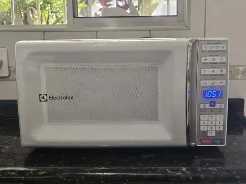 Microondas Eletrolux 30 litros funcionando normal 