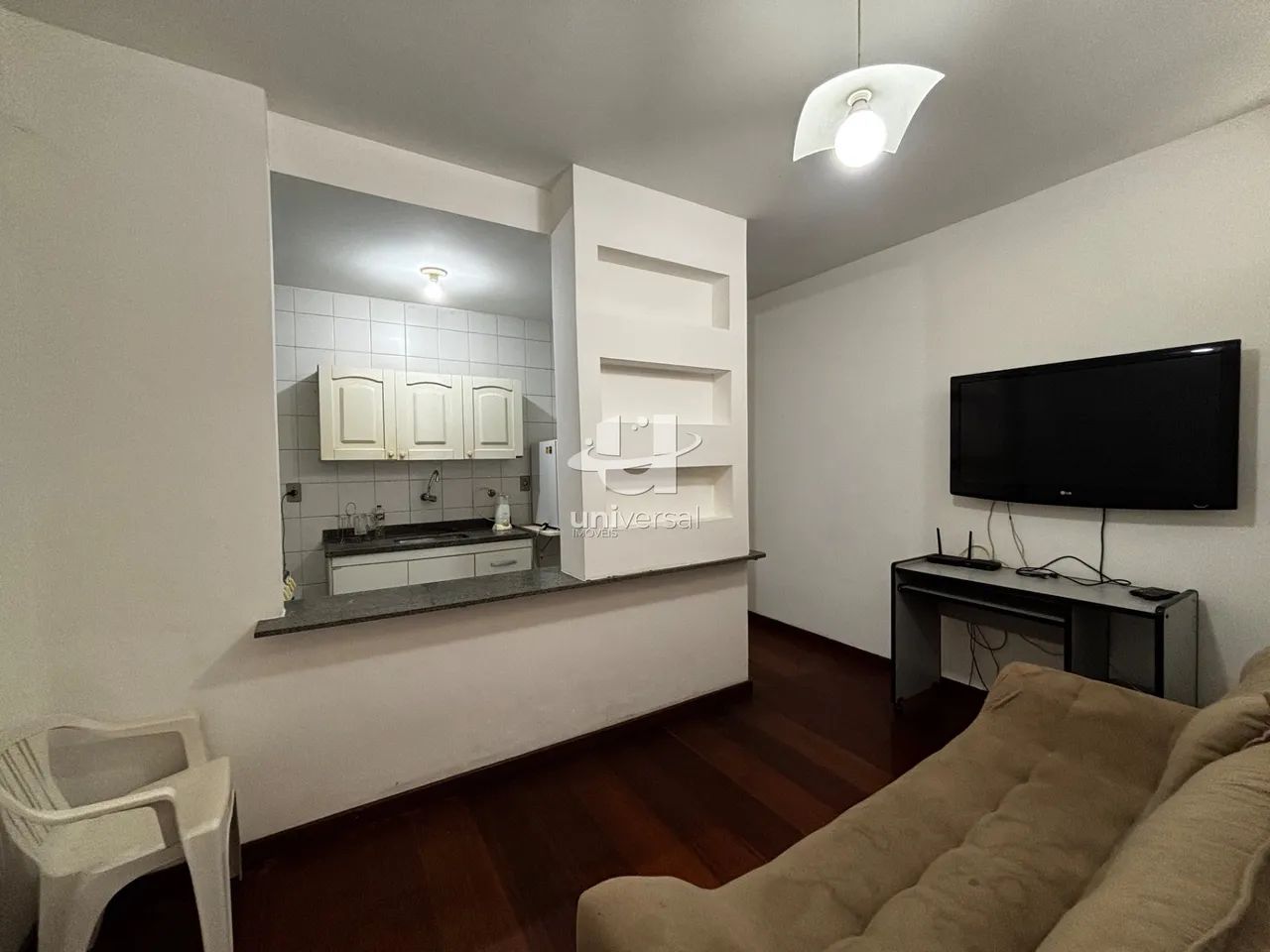 Quarto e sala mobiliado para locação.