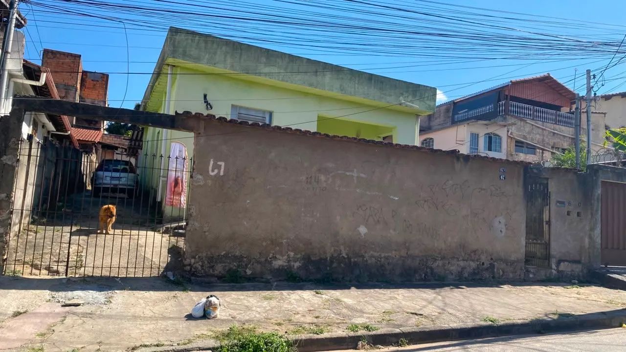 CASA CONSTRUIDA, BARRACAO NOS FUNDOS, QUINTAL GRANDE - Foto 4
