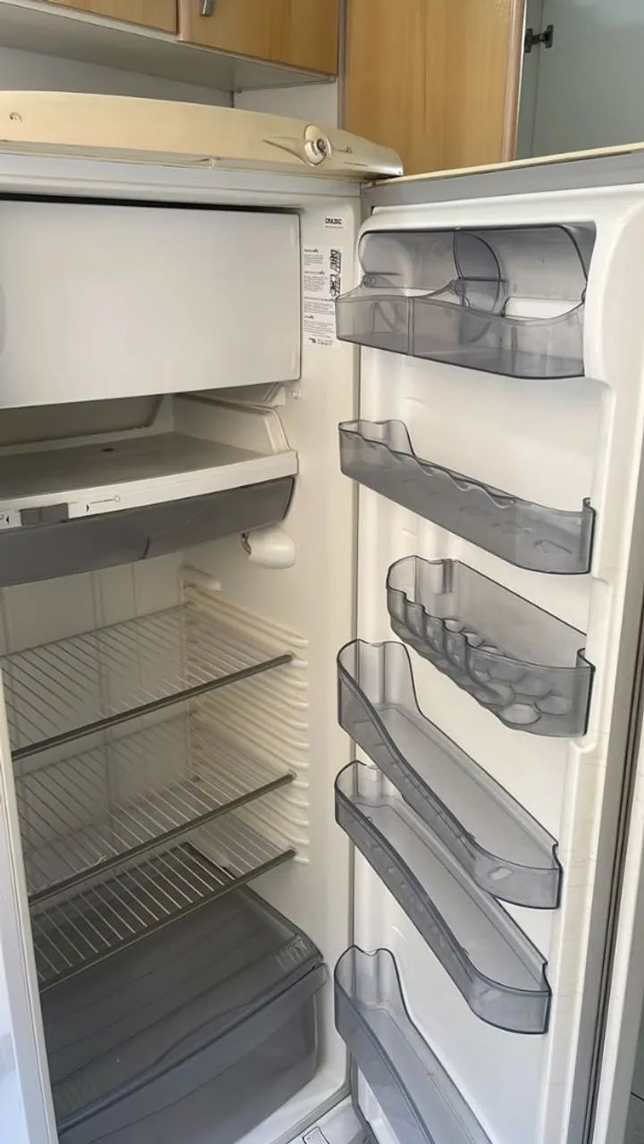 Vendo geladeira funcionando perfeitamente 630,00 entrega a combinar  - Foto 2