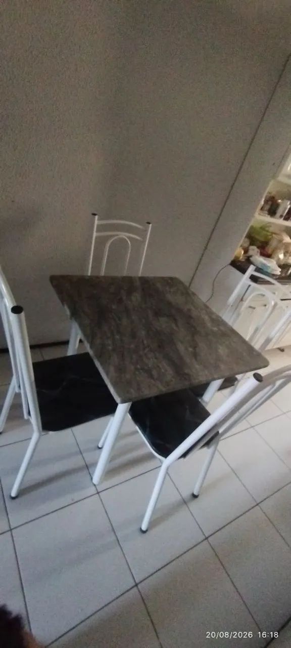 Mesa 4 cadeiras 