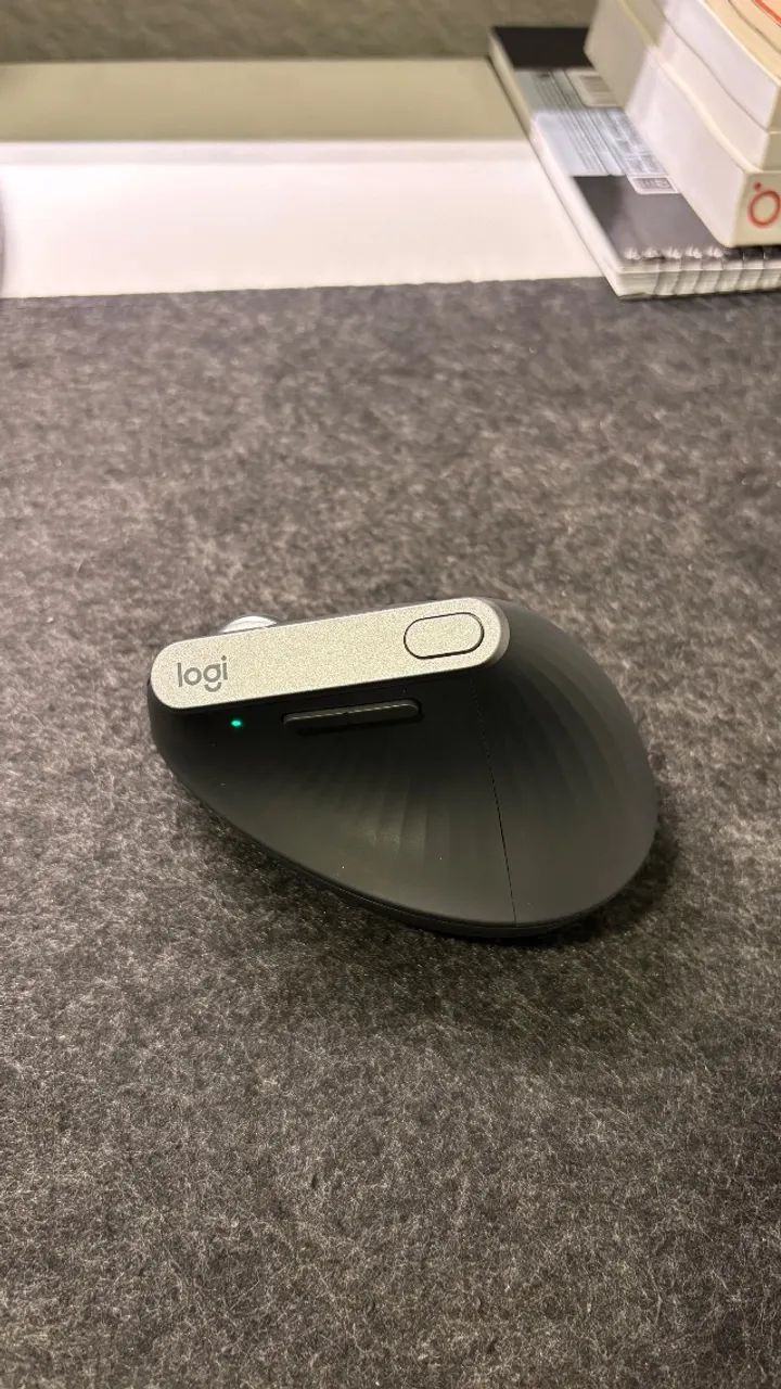 Mouse Ergonômico Logitech MX Vertical - Foto 2