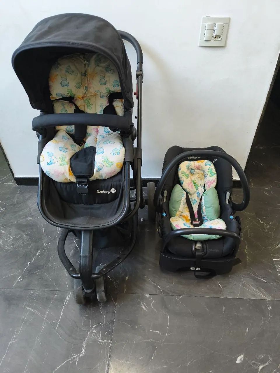 Carrinho + bebê conforto com base + capas acolchoadas