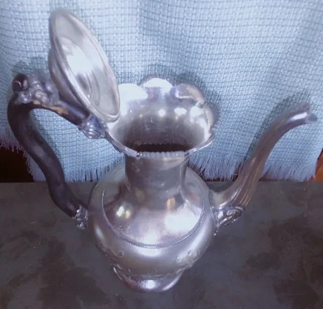 Antigo bule com alça madeira e leiteira em estanho pewter Peça marcada e numerada - Foto 4