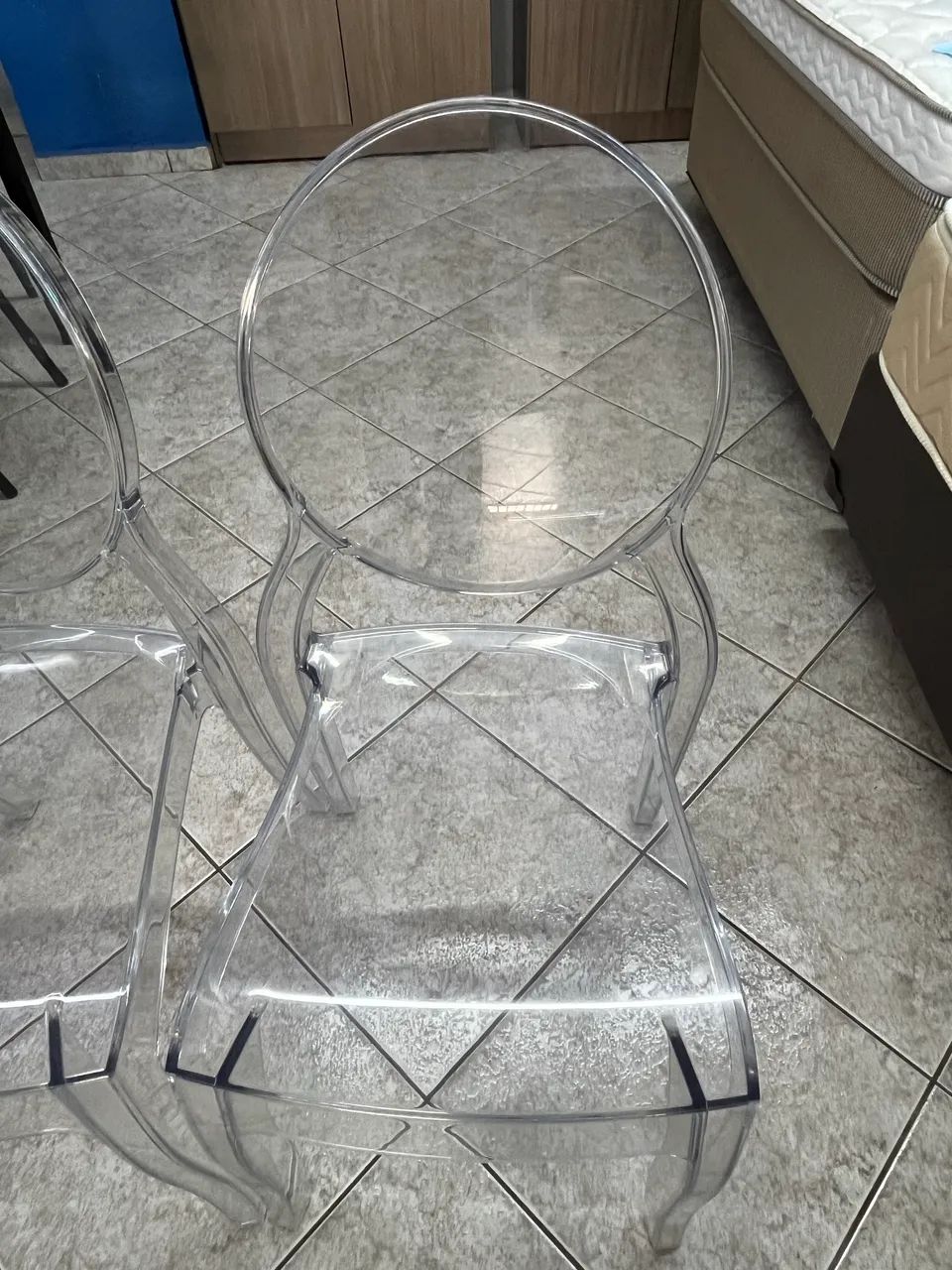2 cadeiras transparentes  - Foto 3